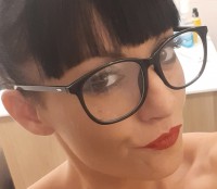 Anna_Dark_Off